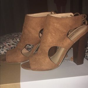 Brown ankle laced heels with end tassel